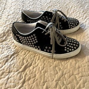 Steve Madden casual tennys. Excellent used condition